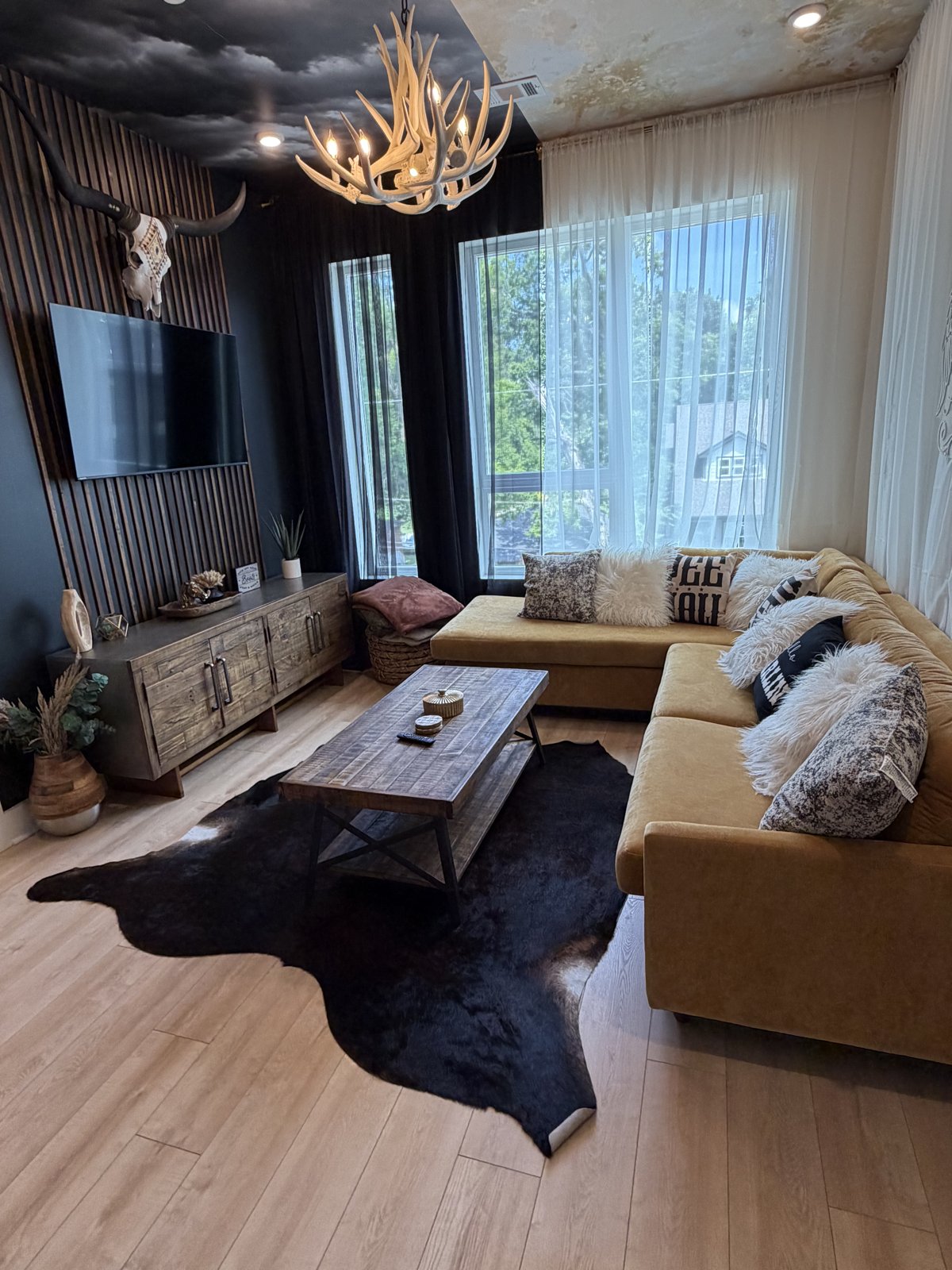 Styled living room cleaned and staged by Klinner Cleaning & Maintenance in Nashville, TN